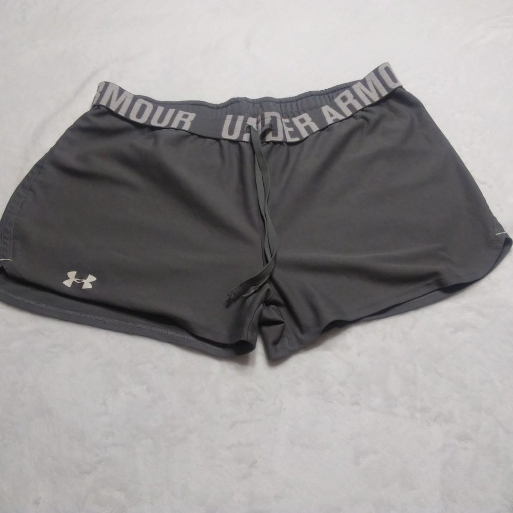 Woman's Under Armour Gray shorts size Large  Semi-fitted drawstring